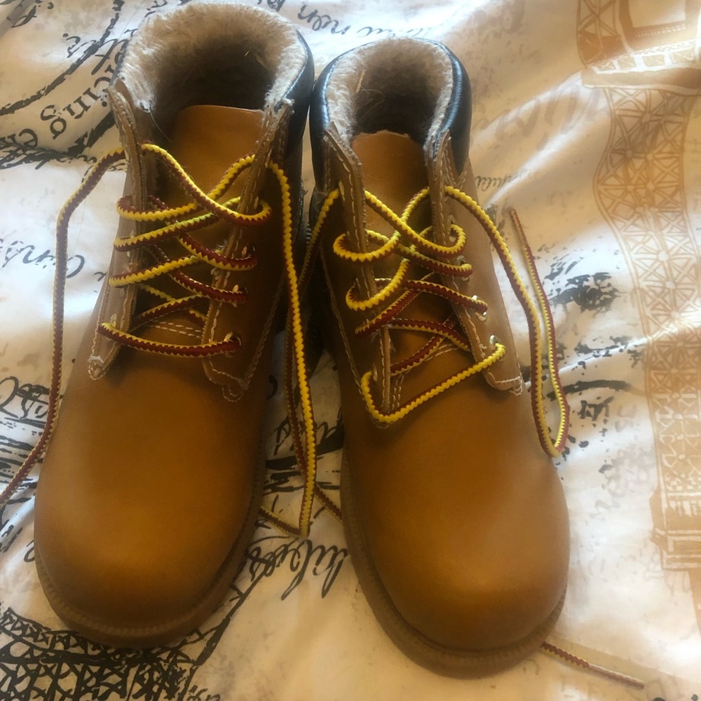 Boys waterproof winter boots still in good condition open to offers